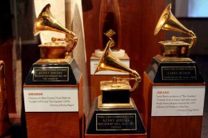 statuetka nagrody grammy